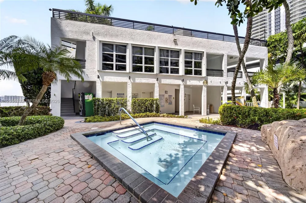 3600 Mystic Pointe Dr #310 Aventura, FL 33180