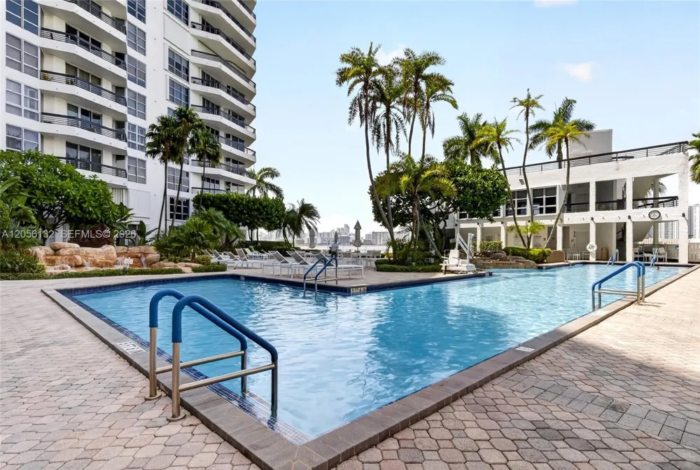 3600 Mystic Pointe Dr #310 Aventura, FL 33180