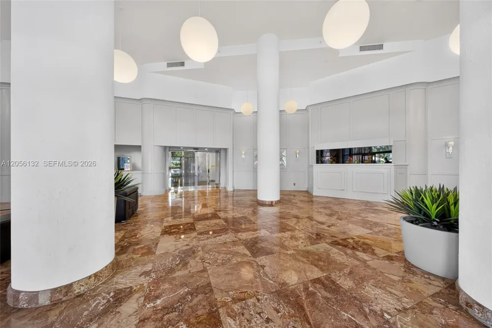 3600 Mystic Pointe Dr #310 Aventura, FL 33180
