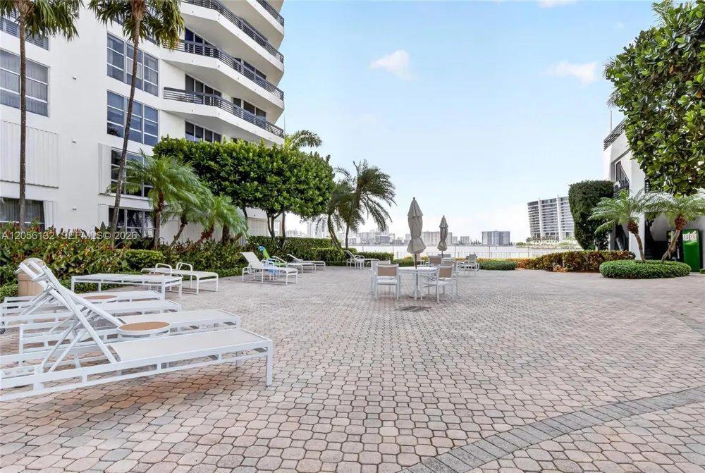 3600 Mystic Pointe Dr #310 Aventura, FL 33180