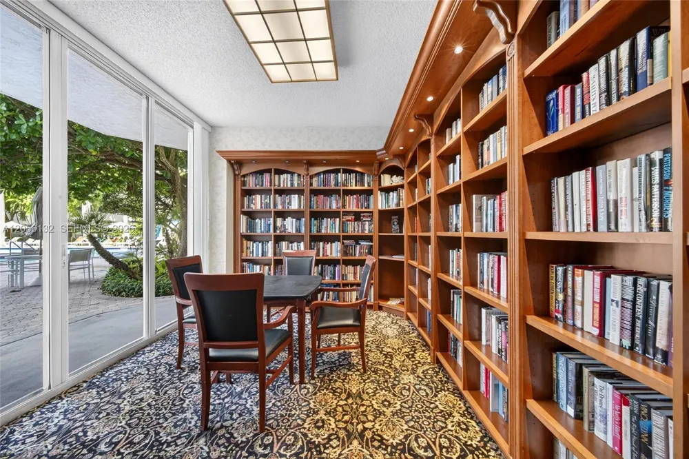 3600 Mystic Pointe Dr #310 Aventura, FL 33180