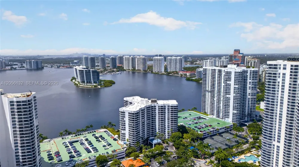 3600 Mystic Pointe Dr #310 Aventura, FL 33180