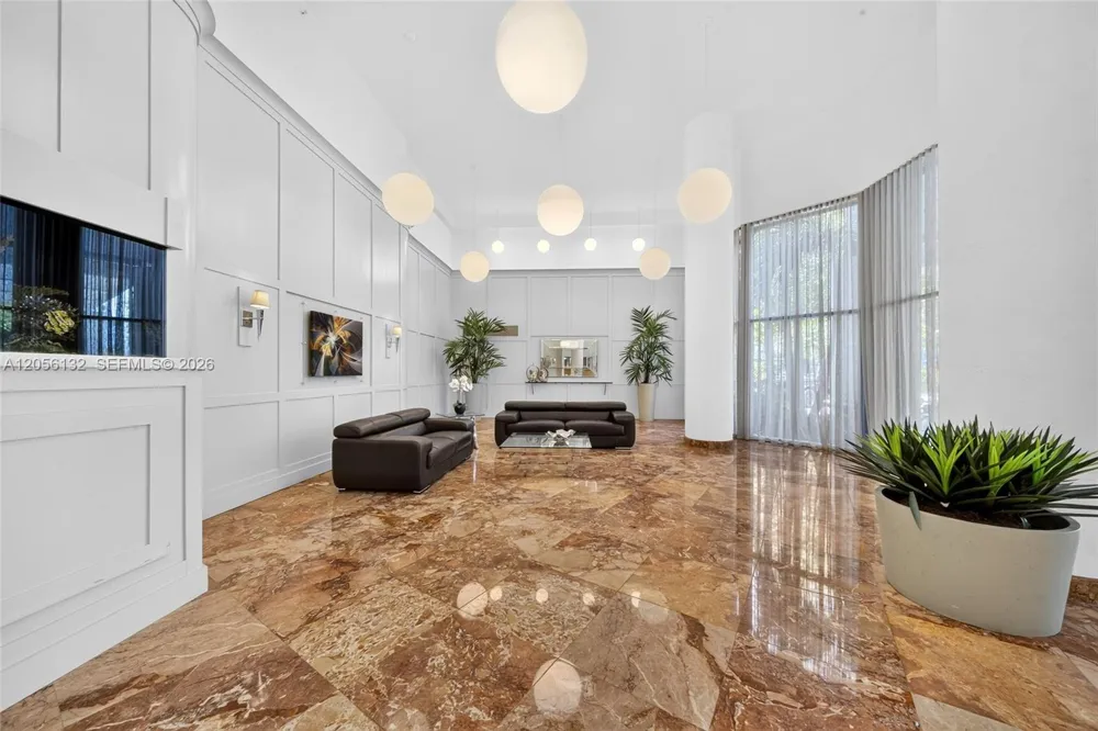 3600 Mystic Pointe Dr #310 Aventura, FL 33180