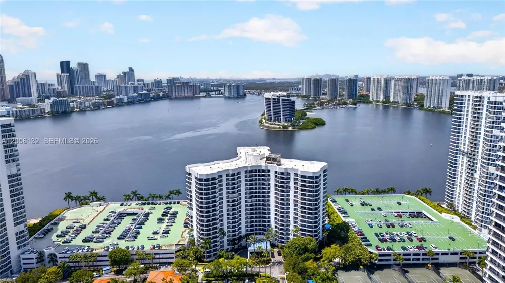 3600 Mystic Pointe Dr #310 Aventura, FL 33180