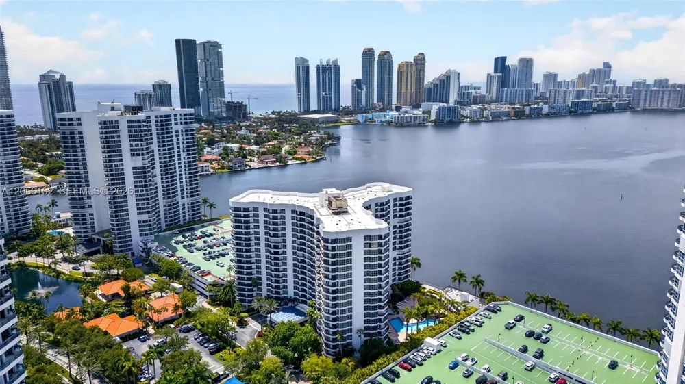 3600 Mystic Pointe Dr #310 Aventura, FL 33180
