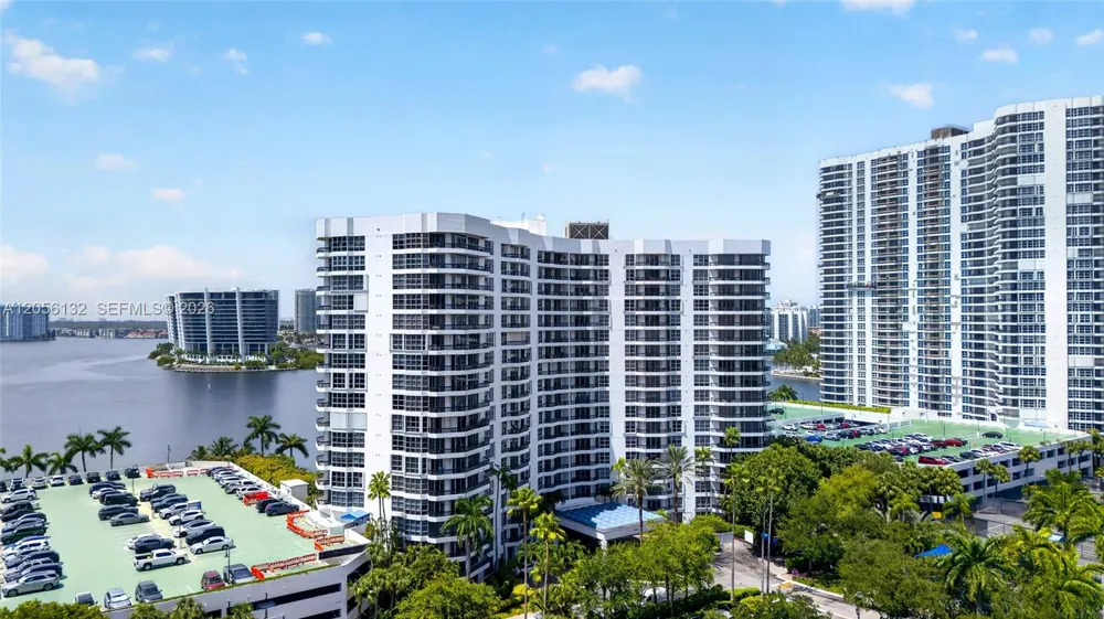 3600 Mystic Pointe Dr #310 Aventura, FL 33180