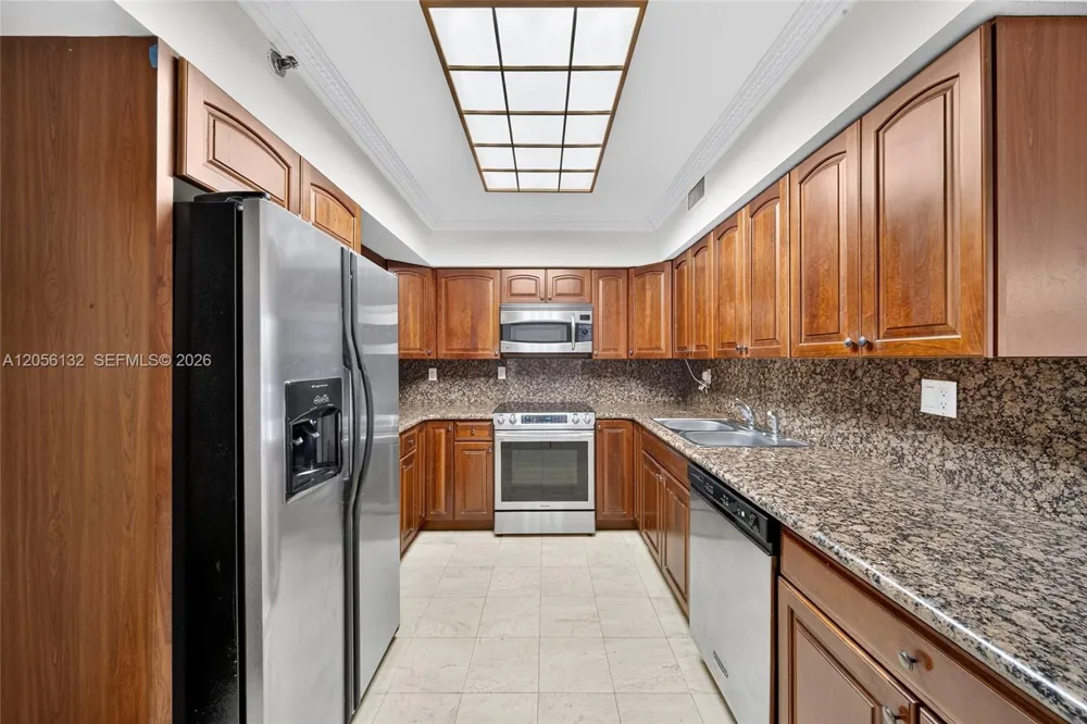 3600 Mystic Pointe Dr #310 Aventura, FL 33180