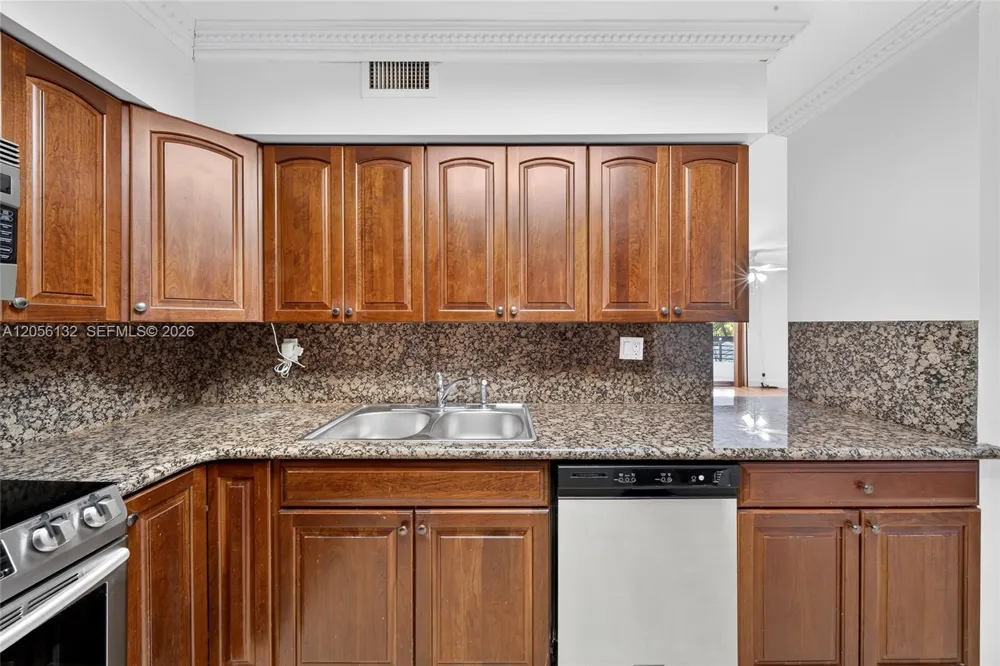 3600 Mystic Pointe Dr #310 Aventura, FL 33180