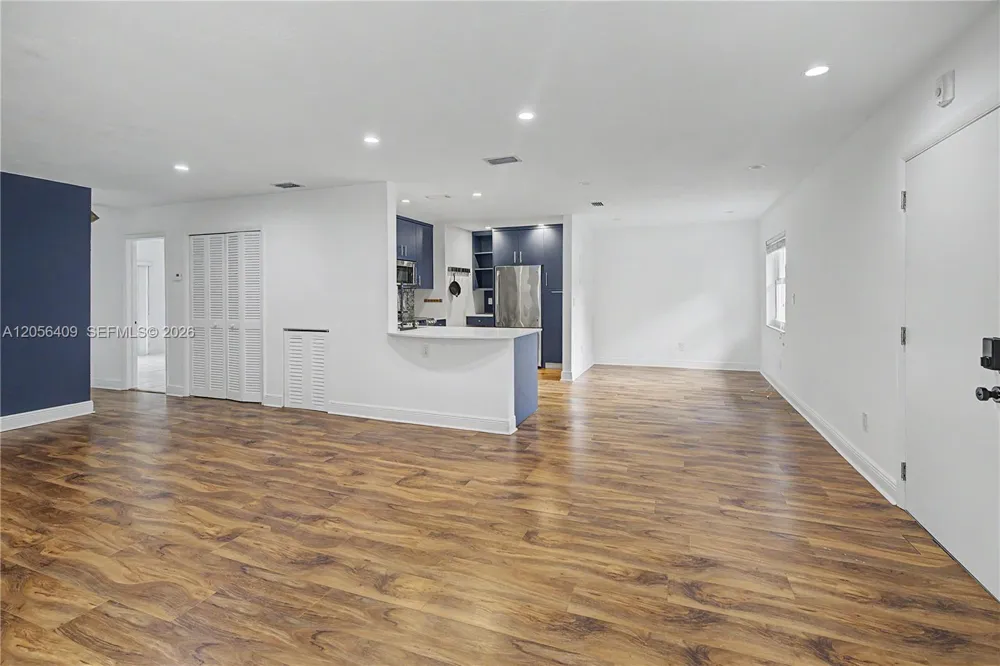 6815 Edgewater Dr #201 Coral Gables, FL 33133