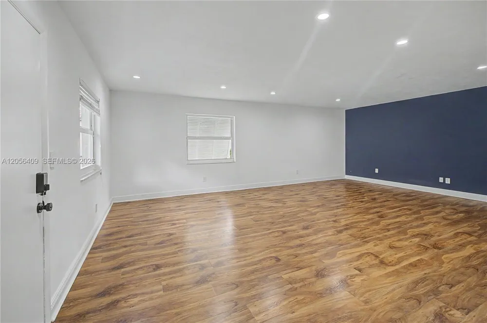 6815 Edgewater Dr #201 Coral Gables, FL 33133