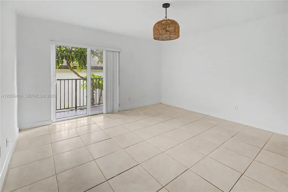 6815 Edgewater Dr #201 Coral Gables, FL 33133