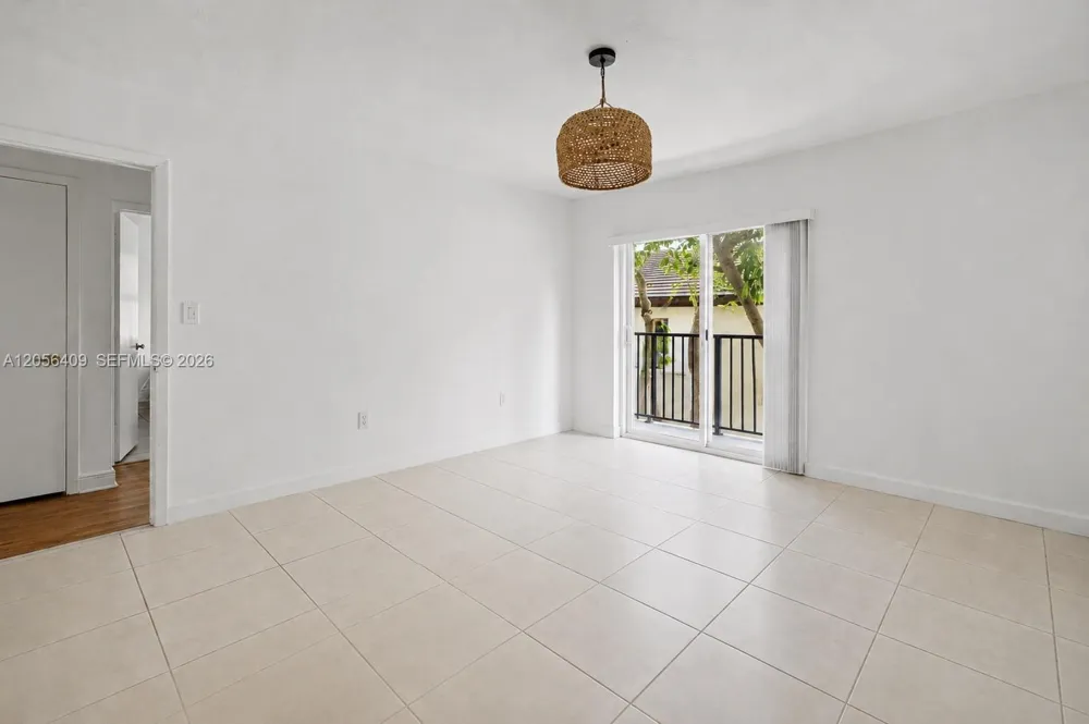 6815 Edgewater Dr #201 Coral Gables, FL 33133