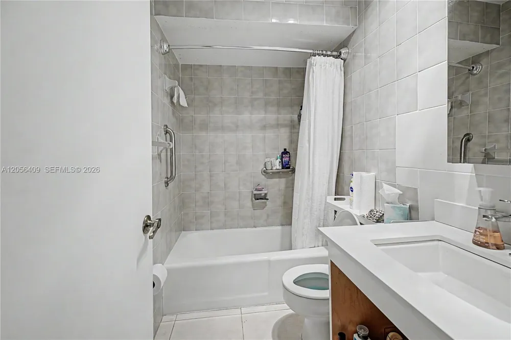 6815 Edgewater Dr #201 Coral Gables, FL 33133