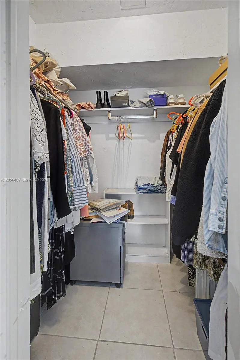 6815 Edgewater Dr #201 Coral Gables, FL 33133
