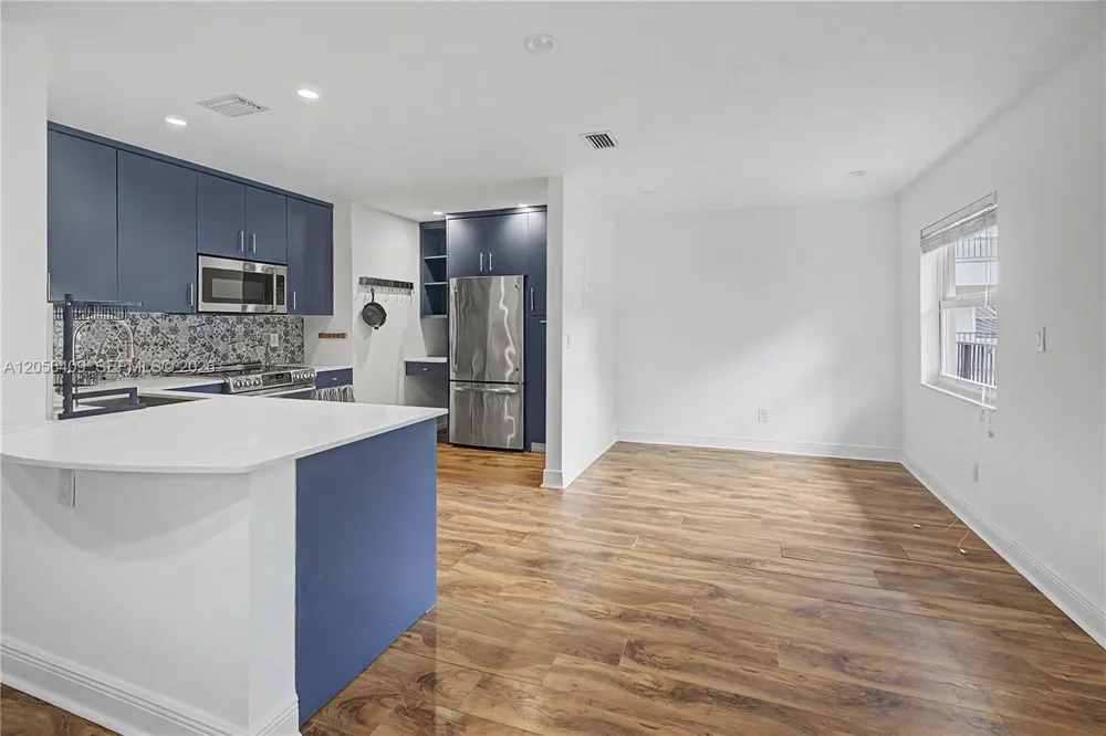 6815 Edgewater Dr #201 Coral Gables, FL 33133