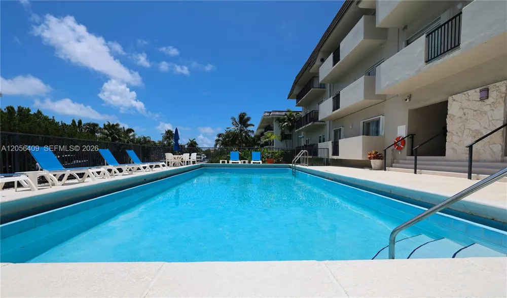 6815 Edgewater Dr #201 Coral Gables, FL 33133