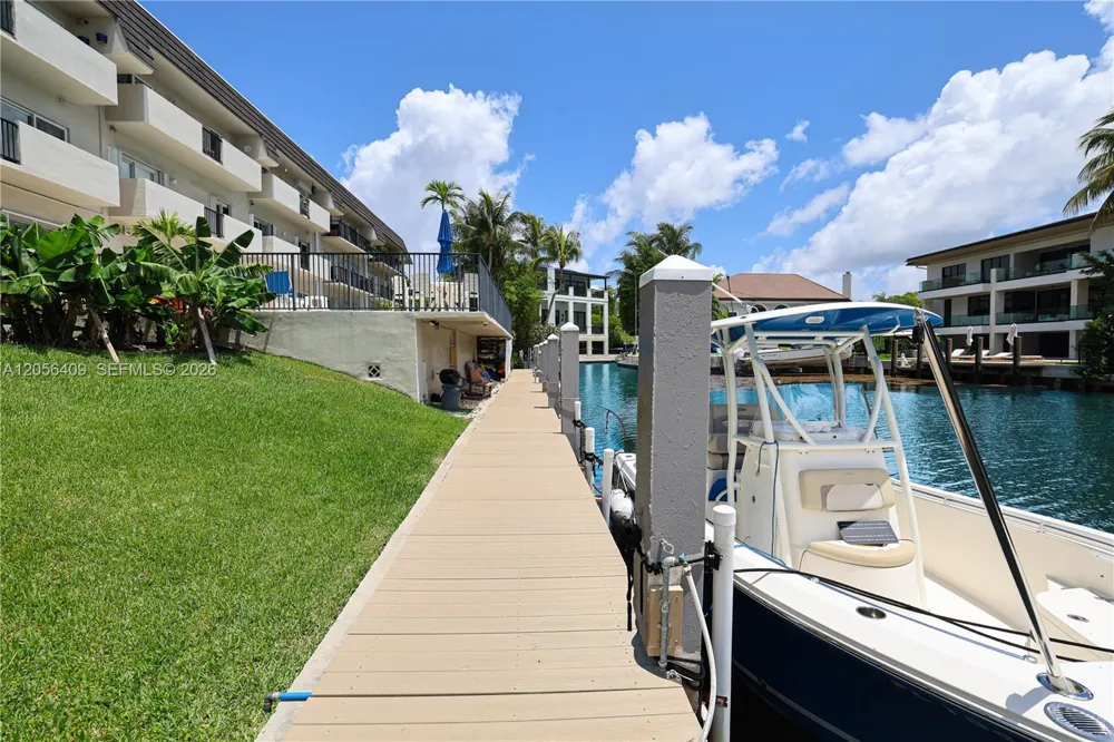 6815 Edgewater Dr #201 Coral Gables, FL 33133