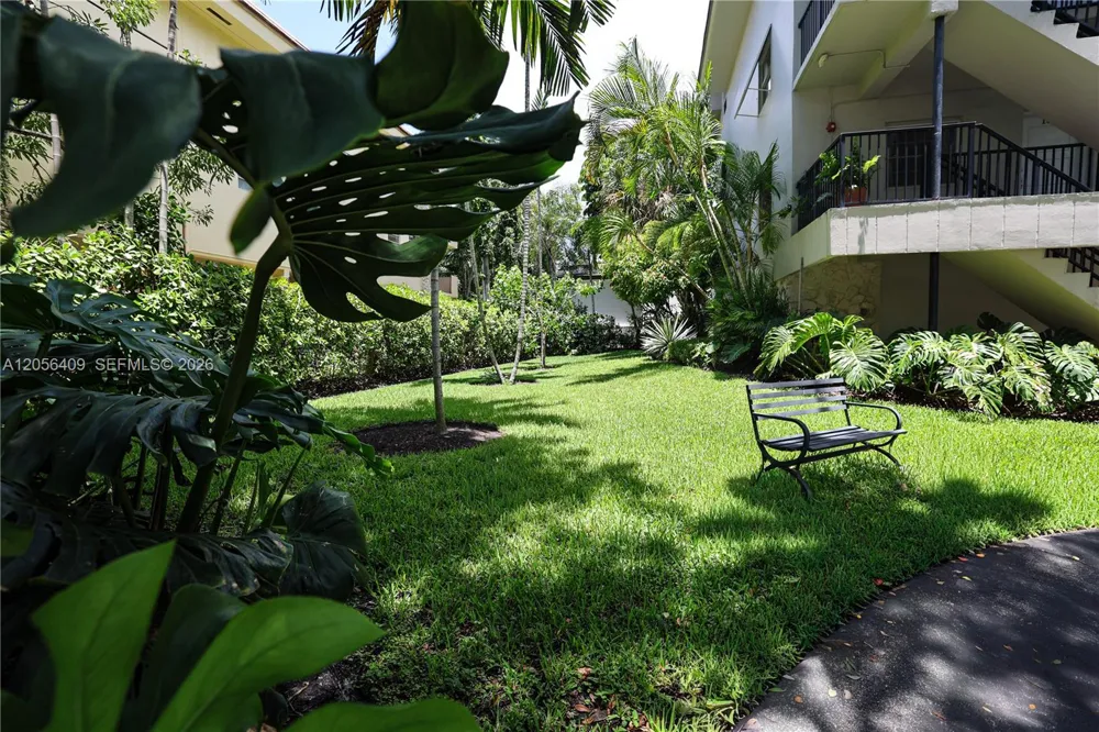 6815 Edgewater Dr #201 Coral Gables, FL 33133