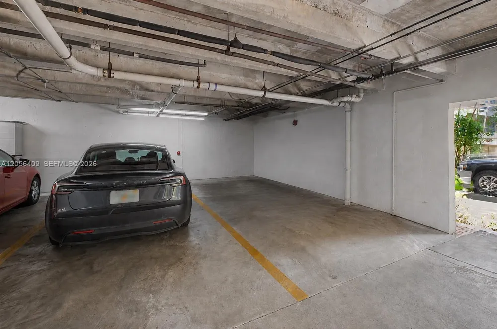 6815 Edgewater Dr #201 Coral Gables, FL 33133