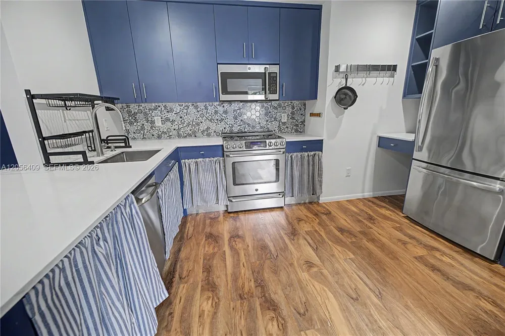6815 Edgewater Dr #201 Coral Gables, FL 33133
