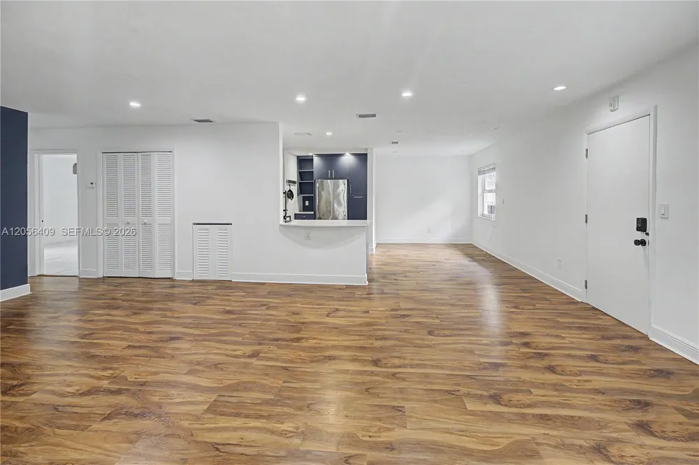 6815 Edgewater Dr #201 Coral Gables, FL 33133