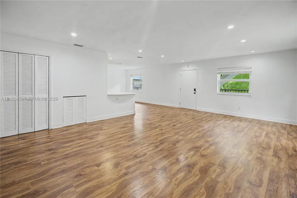 6815 Edgewater Dr #201 Coral Gables, FL 33133