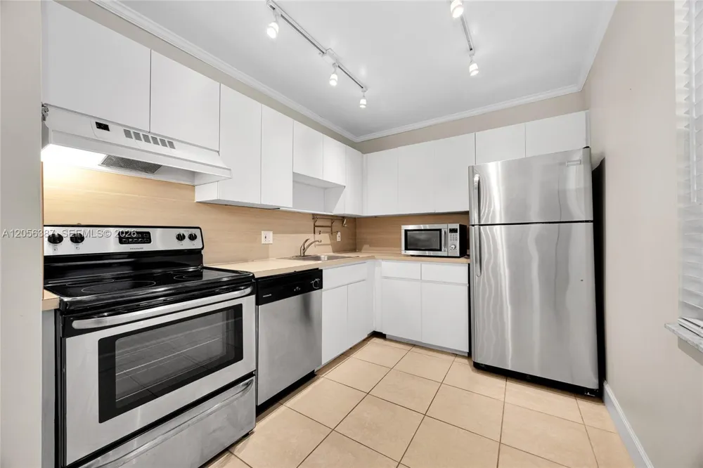 8261 SW 128 St #207 Pinecrest, FL 33156