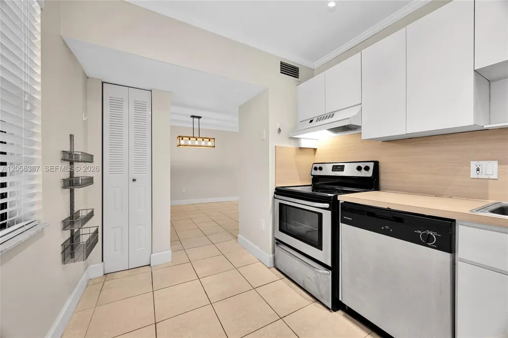 8261 SW 128 St #207 Pinecrest, FL 33156