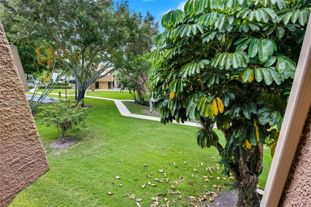8261 SW 128 St #207 Pinecrest, FL 33156