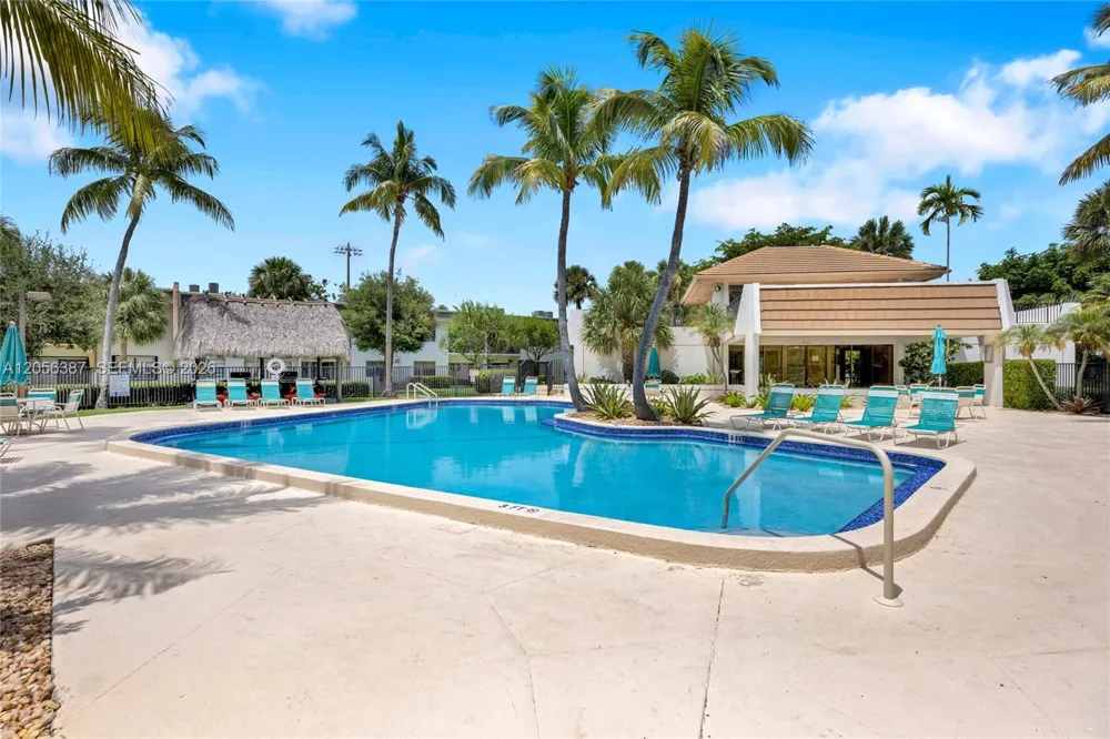 8261 SW 128 St #207 Pinecrest, FL 33156