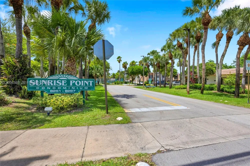 8261 SW 128 St #207 Pinecrest, FL 33156