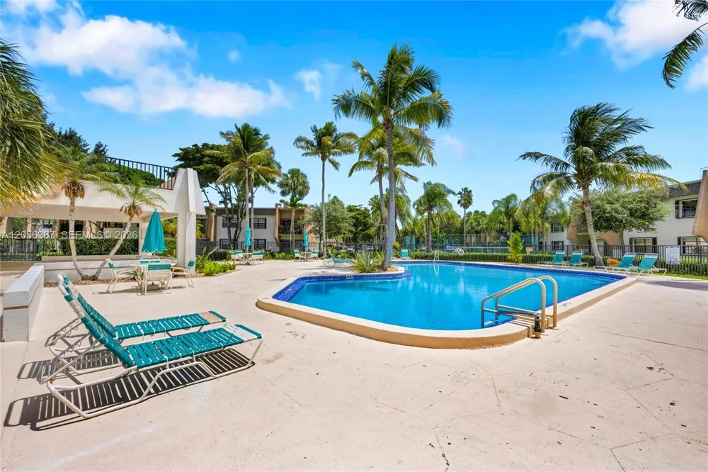 8261 SW 128 St #207 Pinecrest, FL 33156