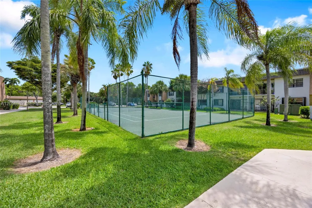 8261 SW 128 St #207 Pinecrest, FL 33156