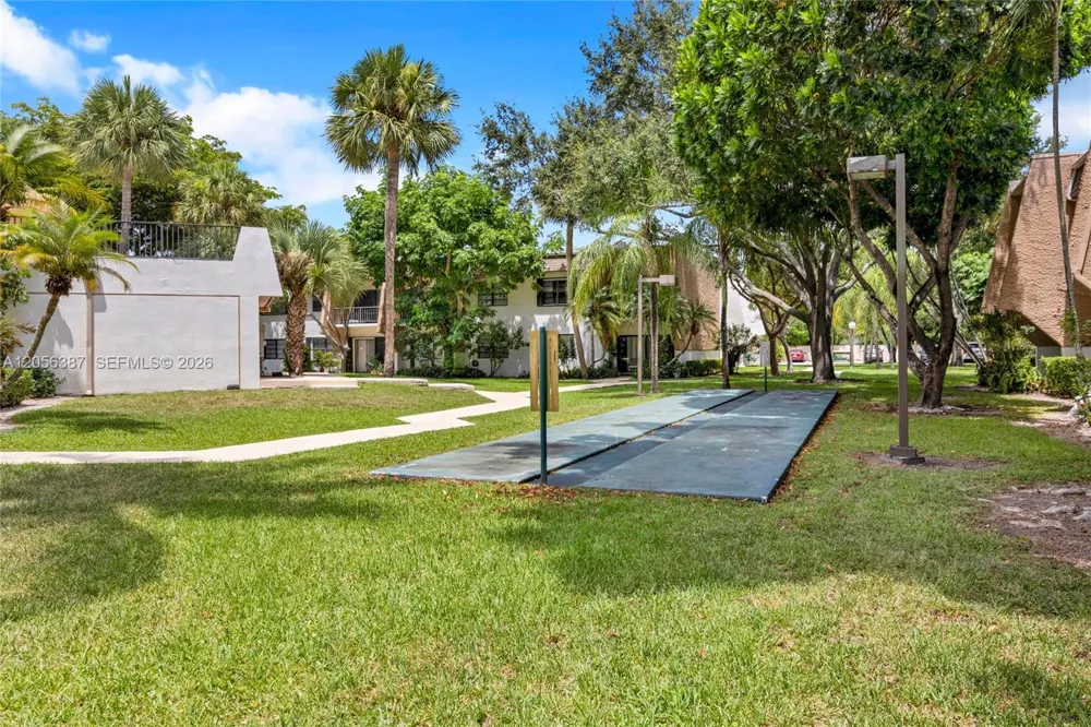 8261 SW 128 St #207 Pinecrest, FL 33156