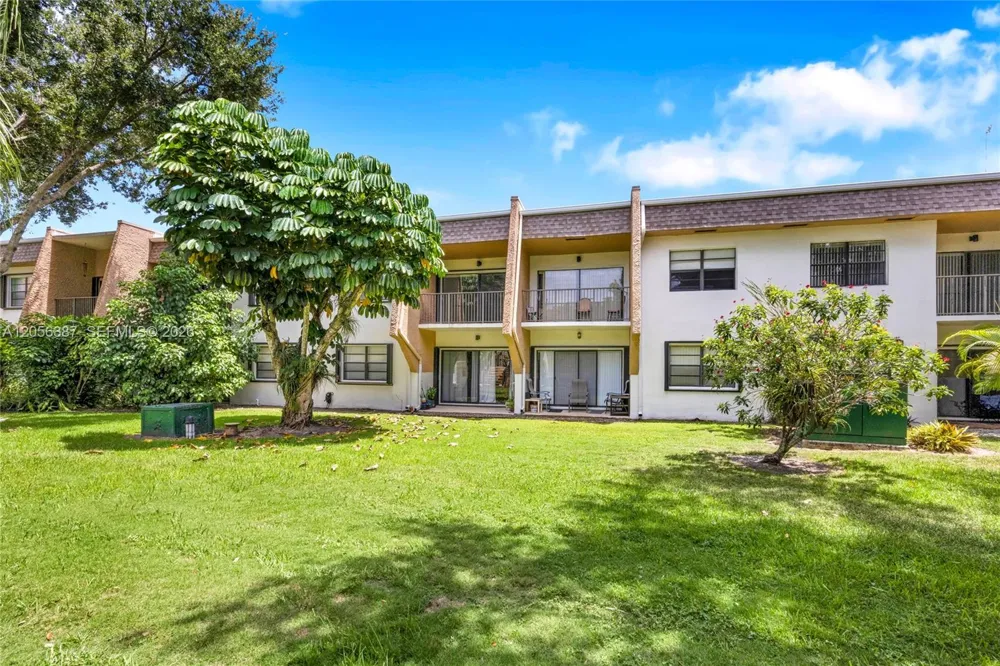 8261 SW 128 St #207 Pinecrest, FL 33156