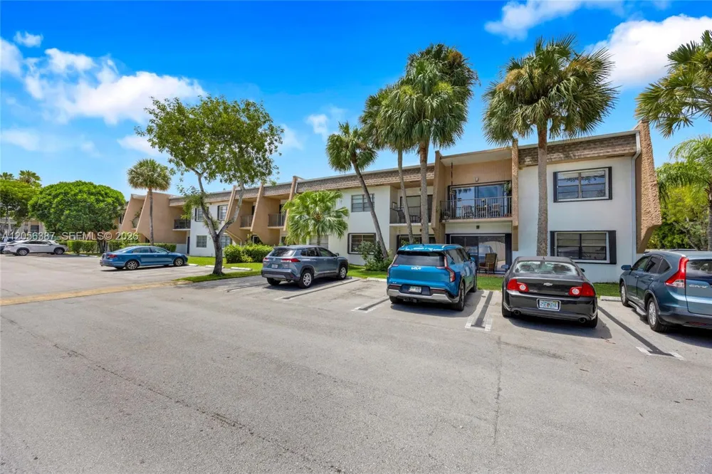 8261 SW 128 St #207 Pinecrest, FL 33156