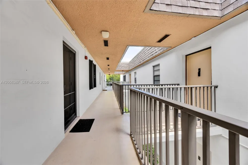 8261 SW 128 St #207 Pinecrest, FL 33156