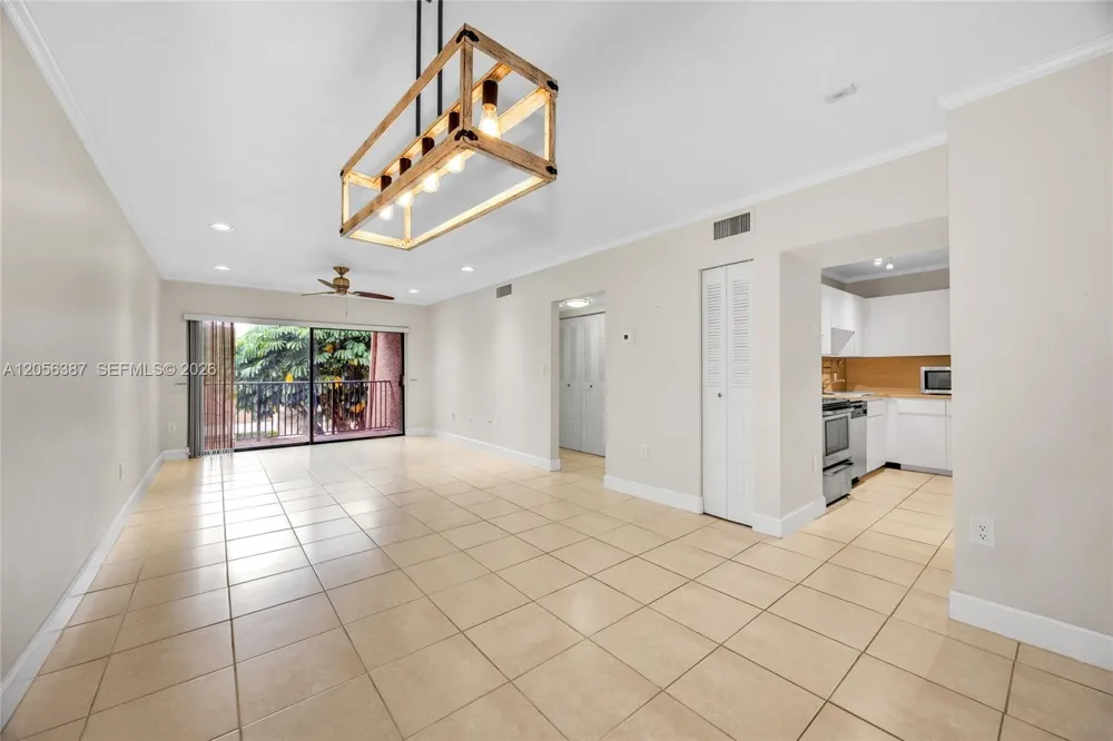 8261 SW 128 St #207 Pinecrest, FL 33156