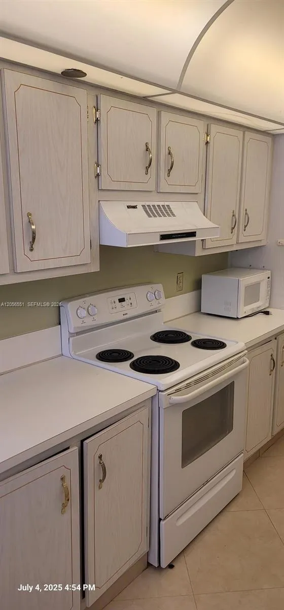 1300 Saint Charles Pl #L19 Pembroke Pines, FL 33026