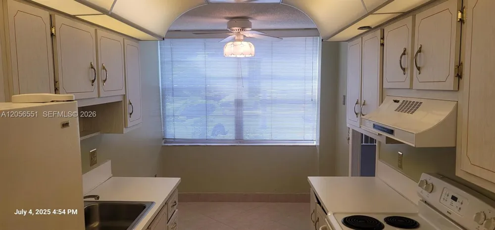 1300 Saint Charles Pl #L19 Pembroke Pines, FL 33026