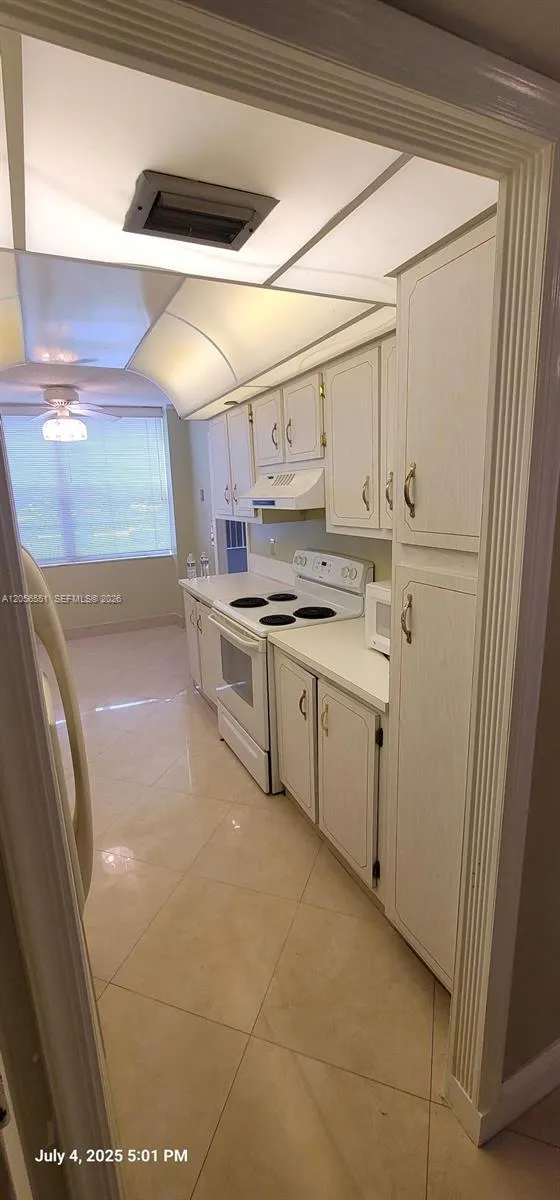 1300 Saint Charles Pl #L19 Pembroke Pines, FL 33026