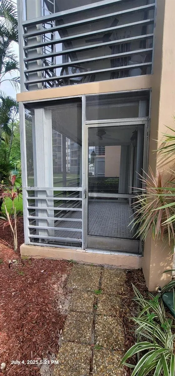 1300 Saint Charles Pl #L19 Pembroke Pines, FL 33026