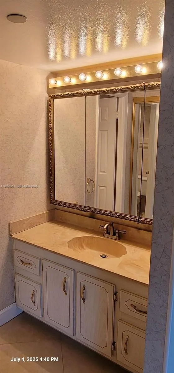 1300 Saint Charles Pl #L19 Pembroke Pines, FL 33026