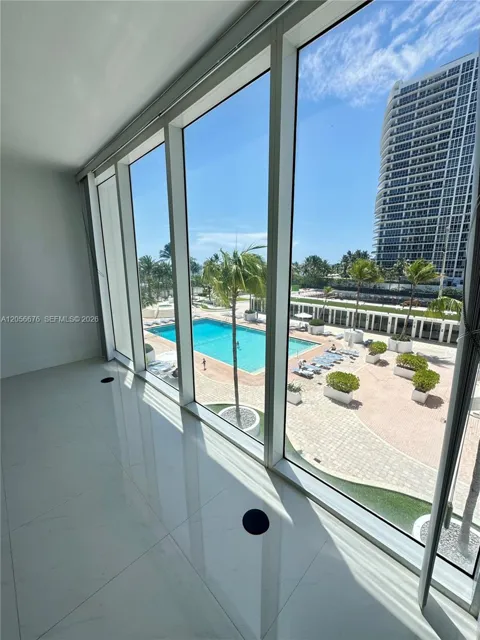 10275 Collins Ave #316