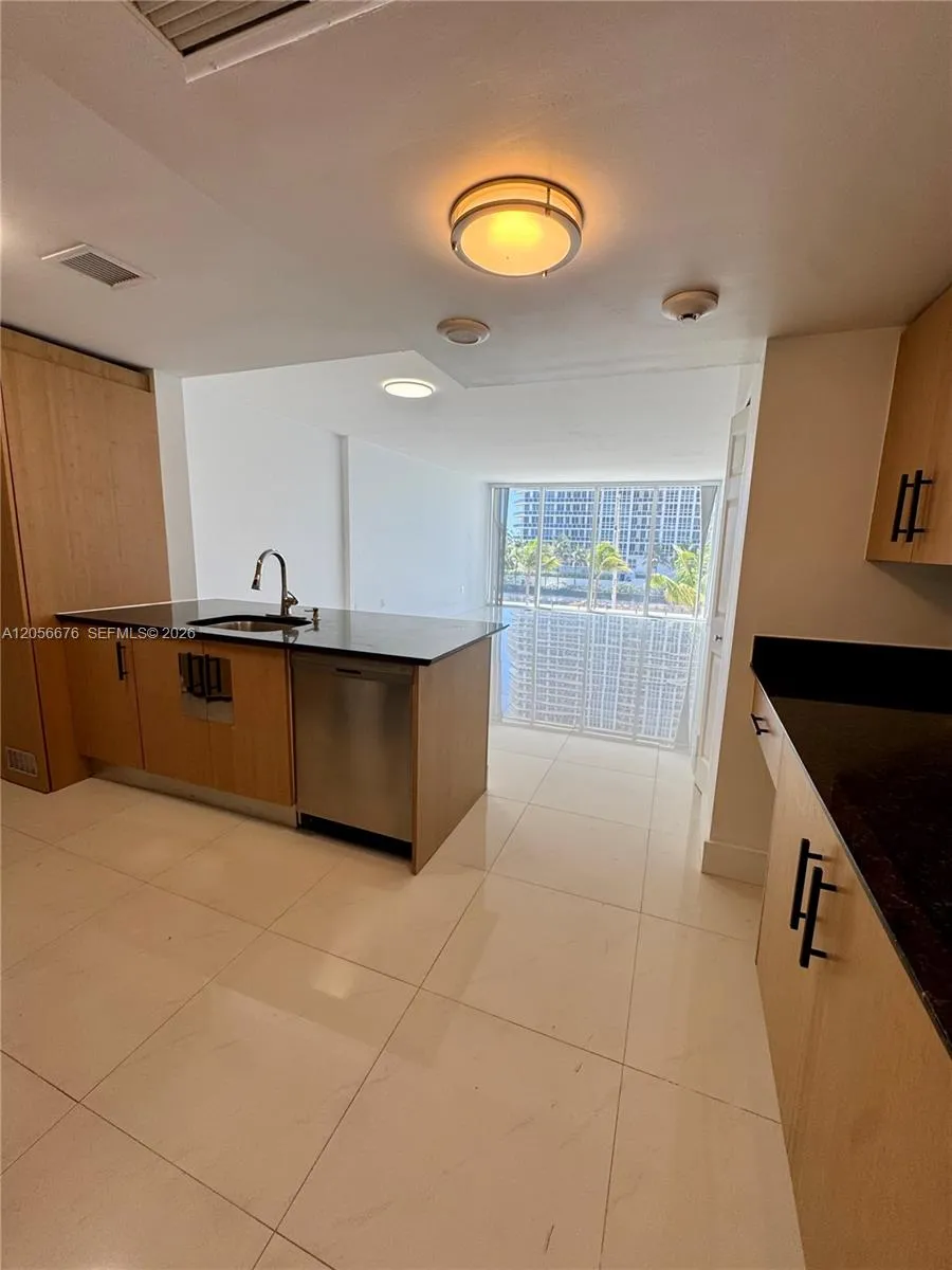 10275 Collins Ave #316 Bal Harbour, FL 33154