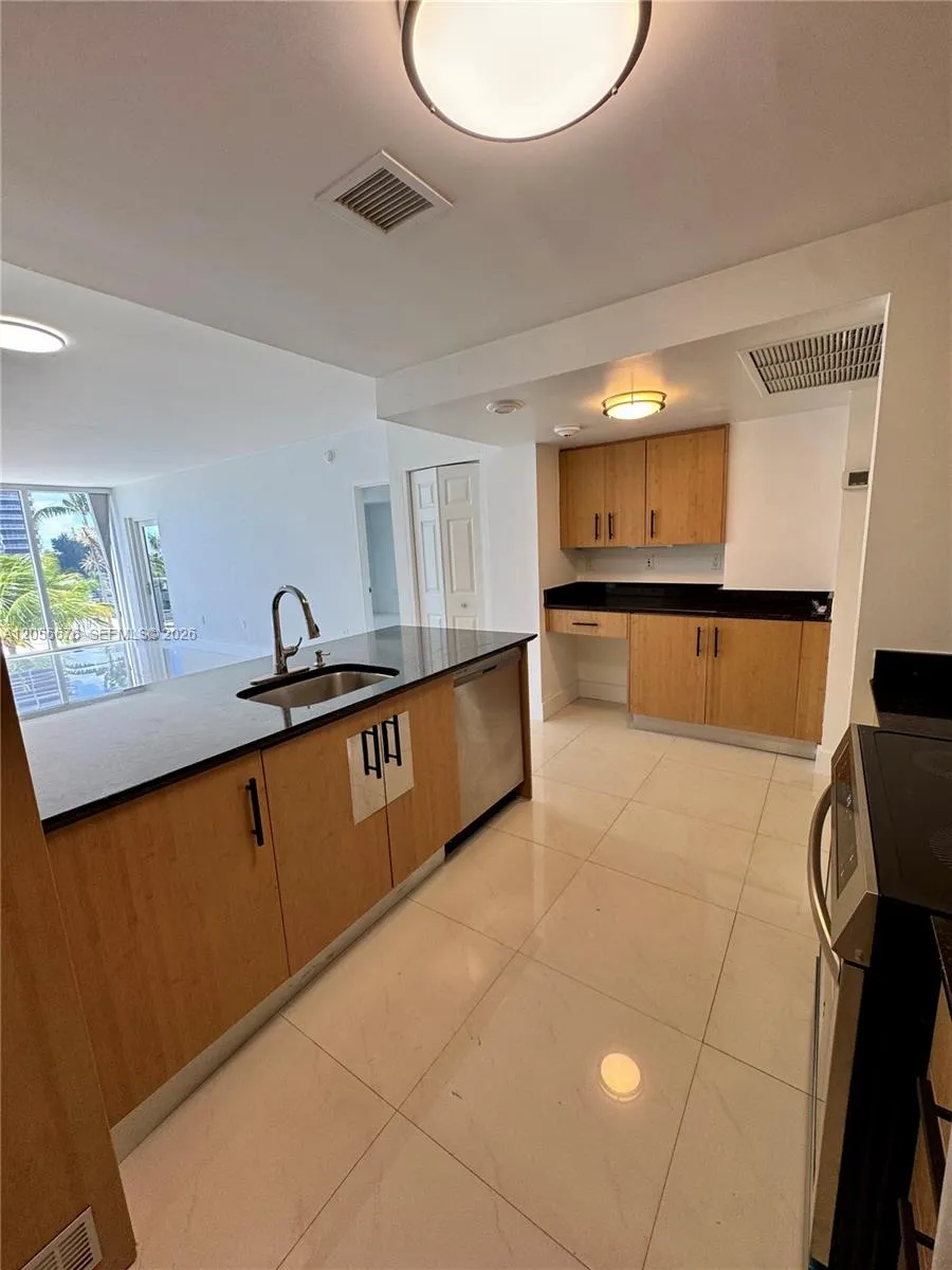 10275 Collins Ave #316 Bal Harbour, FL 33154