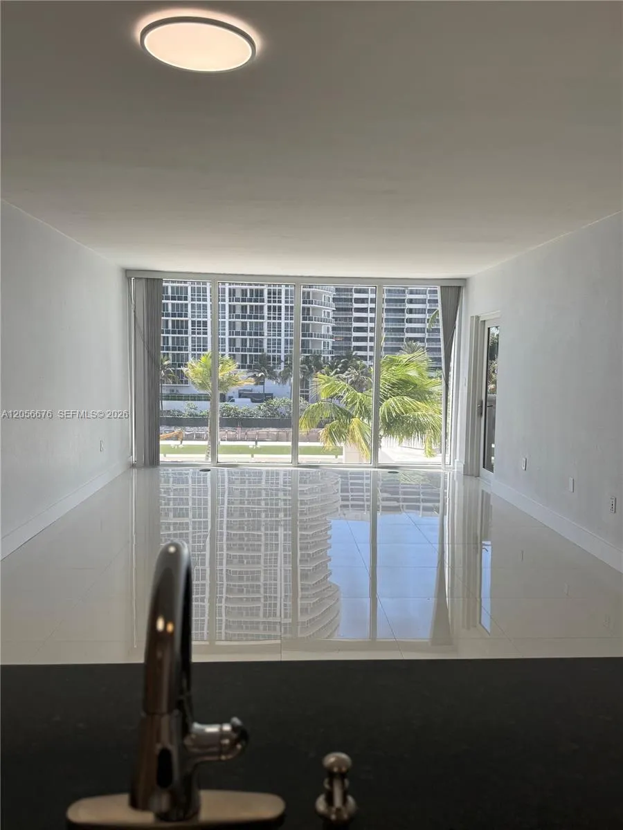 10275 Collins Ave #316 Bal Harbour, FL 33154