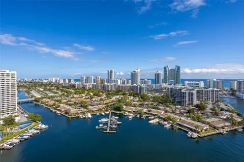 300 Three Islands Blvd #PH3A