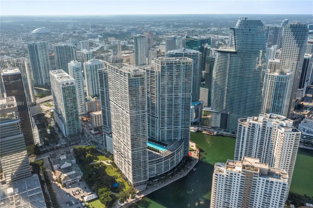 495 Brickell Ave #3702 Miami, FL 33131