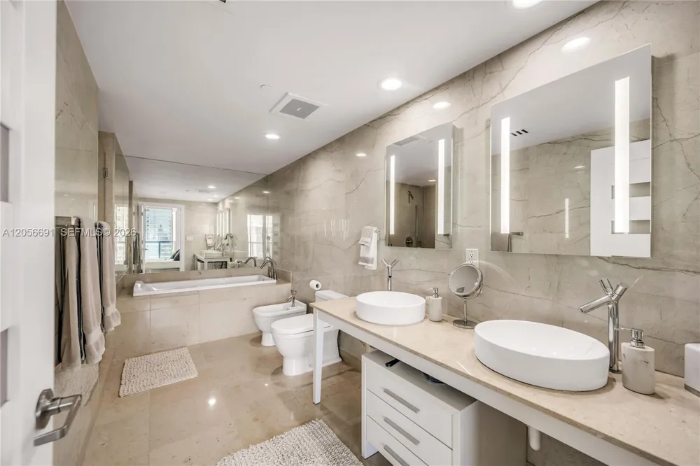 495 Brickell Ave #3702 Miami, FL 33131